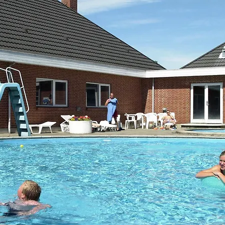 5 Person In Romo-by Traum * Sønderby